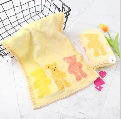 Waarom zijn de randontwerp en waterabsorptieprestaties van katoen Jacquard gezicht handdoek voor kinderen zo goed?
